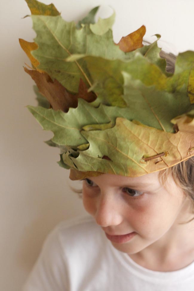 corona niños hecha con hojas